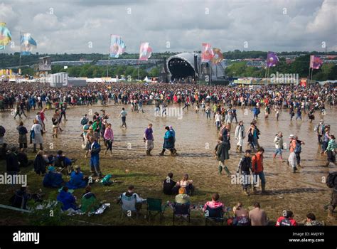 Il Festival di Glastonbury del 2007: Un momento cruciale per la musica britannica e un trampolino di lancio per una leggenda moderna